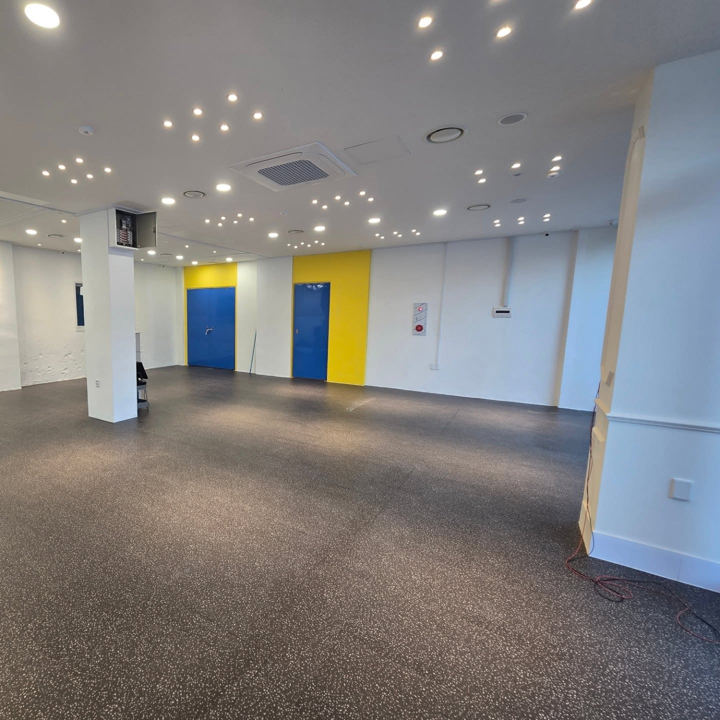 스페이스캠프 수성 중동점이 한창 공사중입니다. 스페이스캠프는 출입문과 보관함의 개폐가 모…